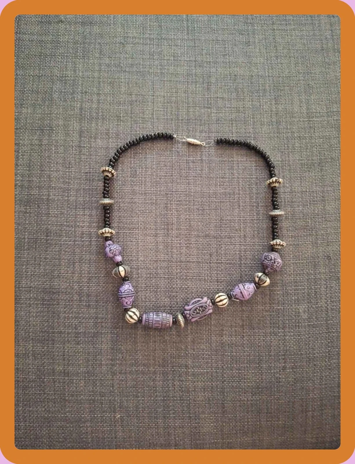 Collier ethnique bohème – Perles violettes, noires et blanches